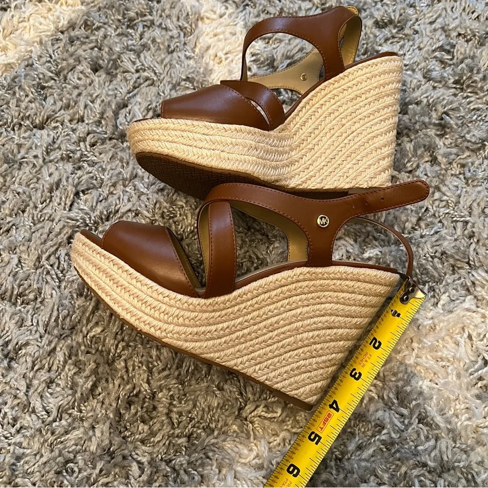 Michael Kors Platform - Picture 5 of 11